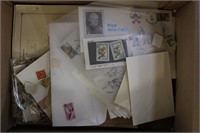 Worldwide Stamps Accumulation of stamps on pages,