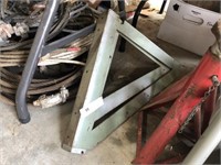 2 Jack Stands and Heavy Duty Shelf Brackets