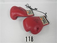 PAIR OF EVERLAST "AUTOGRAPHED" BOXING GLOVES: