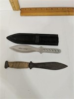 Pair of throwing knives