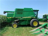 John Deere 9400 combine with chopper and spreader