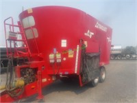 2015/2016 Trioliet Solomix 2400 VXH Feed Mixer