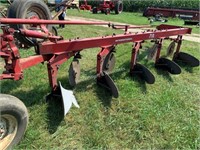 IH 710 5-bottom 16" plow with coulters