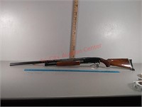 Winchester model 12, 12 ga semi auto shotgun gun,