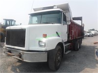 2000 Volvo Manure Truck w/ AG Equip 20' Bed