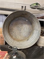 round galvanized washtub