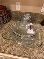 GLASS CASSEROLE AND BAKERS