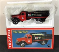 FIRST GEAR 1949 TEXACO INT. KB-8 STAKE TRUCK 1:34