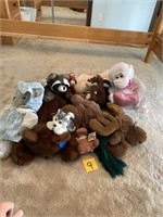 LOT OF VERY NICE STUFFED ANIMALS