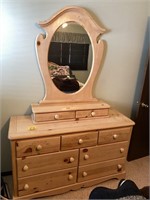 VAUGHAN OF VIRGINIA SOLID WOOD DRESSER WITH MIRROR