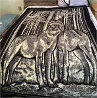 BLACK AND WHITE WOLF THROW BLANKET