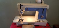 Singer Model 604 sewing machine w/ foot peddle