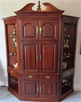 MAHOGANY ENTERTAINMENT CABINET W/2 CORNER SHELVES