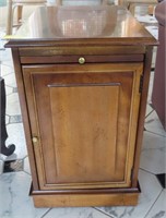 ONE DOOR SIDE TABLE WITH PULL OUT TRAY - MAGAZINE