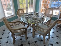 RATTAN DINETTE TABLE W/GLASS TOP AND 4 CHAIRS