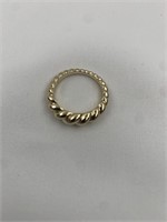 Gold ring 5.8 mm with and weighs 4.6 g