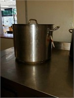 STAINLESS STOCK POT W/ LID