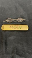 Vintage reader glasses with case