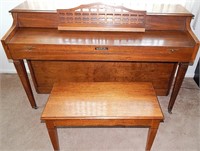 Beautiful Baldwin Piano & Piano Bench