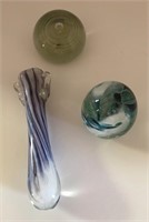 Art glass: 2 paperweights & a vase