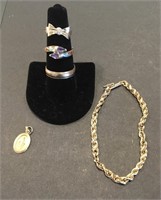 14kt gold lot: rope bracelet; 3 rings; pendant