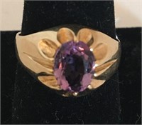 9kt gold Man's ring set with a large amethyst.