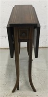 Small, delicate mahogany, dropleaf side table