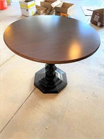 pedestal stand/ end table
