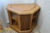 Corner End Table-27"Wx20"Dx21"H