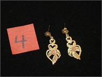 14Kt gold leaf  earrings 2.7 grms missing 1 back