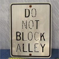 Metal DO NOT BLOCK ALLEY Street sign.