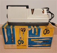 Vintage Supreme Electric Sharpener - org. box