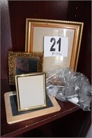 (4) Framed Pcs & (11) Heart Photo Holders (U230)