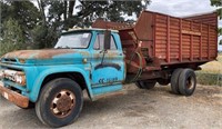 1966 GMC 4000 truck with New Holland sileage box.