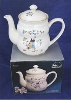 International Pottery Teapot w/ box