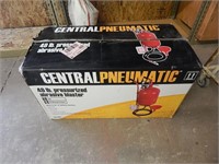 Central Pneumatic 40lb Abrasive Blaster NIB