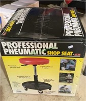 Professional pneumatic shop seat - adjustable