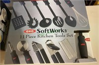 OXO 11 piece kitchen tools set - new in the