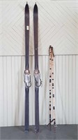 PAIR OF ANTIQUE WOOD SKIS + PAIR OF BAMBOO POLES