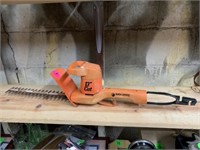 BLACK AND DECKER HEDGE TRIMMER