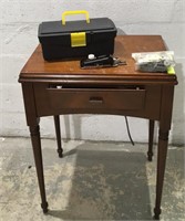 Singer Sewing Machine and Cabinet M11B