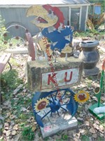 KU flint rock wagon wheel yard art (HEAVY) --