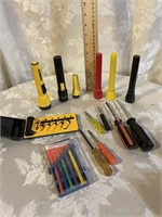LOT OF FLASH LIGHTS AND SCREW DRIVERS
