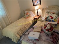 2 Twin Beds, End Table, Lamp