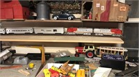Lionel, 2 Santa Fe locomotives, 5 cars, and