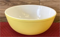 Vintage Pyrex mixing bowl