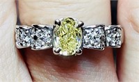 18k White Gold 1.27 cts Yellow Diamond Ring