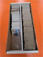 Box of old sports cards - mostly 1970's Baseball