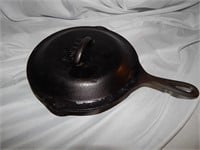 Lodge #9 Cast Iron Skillet with Lid
