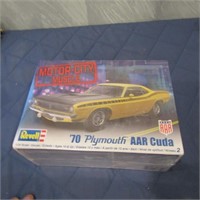 Revell '70 Plymouth Aar Cuda 1/25 model.